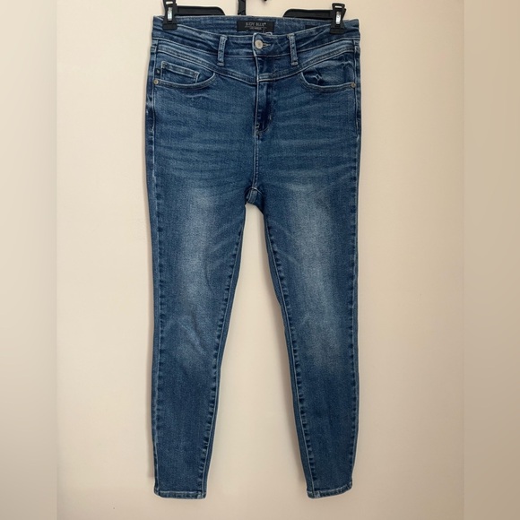 Judy Blue Denim - Judy Blue Skinny Fit Jeans Women’s Size 7/28 Medium Wash Stretch Denim Whiskered